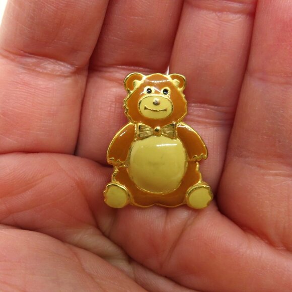 Vintage Teddy Bear Brooch Enamel Gold Tone 1" Pin Brown Cream - Picture 1 of 7
